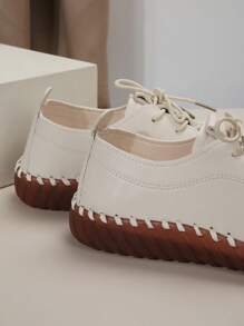 新款大尺碼女鞋,孕婦鞋,配有牛肌鞋底和鞋帶閉合的平底運動鞋 - 米色 - 查看 6