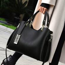 黑色软皮立体包时尚便携托特包大容量通勤手提包可斜挎适合女性日常使用简约百搭。 - 黑色 - 查看 1