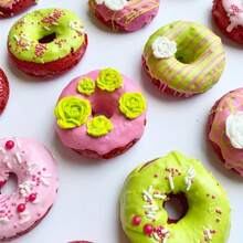 1个四腔硅胶甜甜圈模具，耐热，可用于制作大甜甜圈、蛋糕、布丁、果冻、巧克力、DIY肥皂、蜡烛，不粘，也适用于慕斯蛋糕、糕点、松饼，是烘焙和甜点装饰的必备工具 - 紅木色 - 查看 2