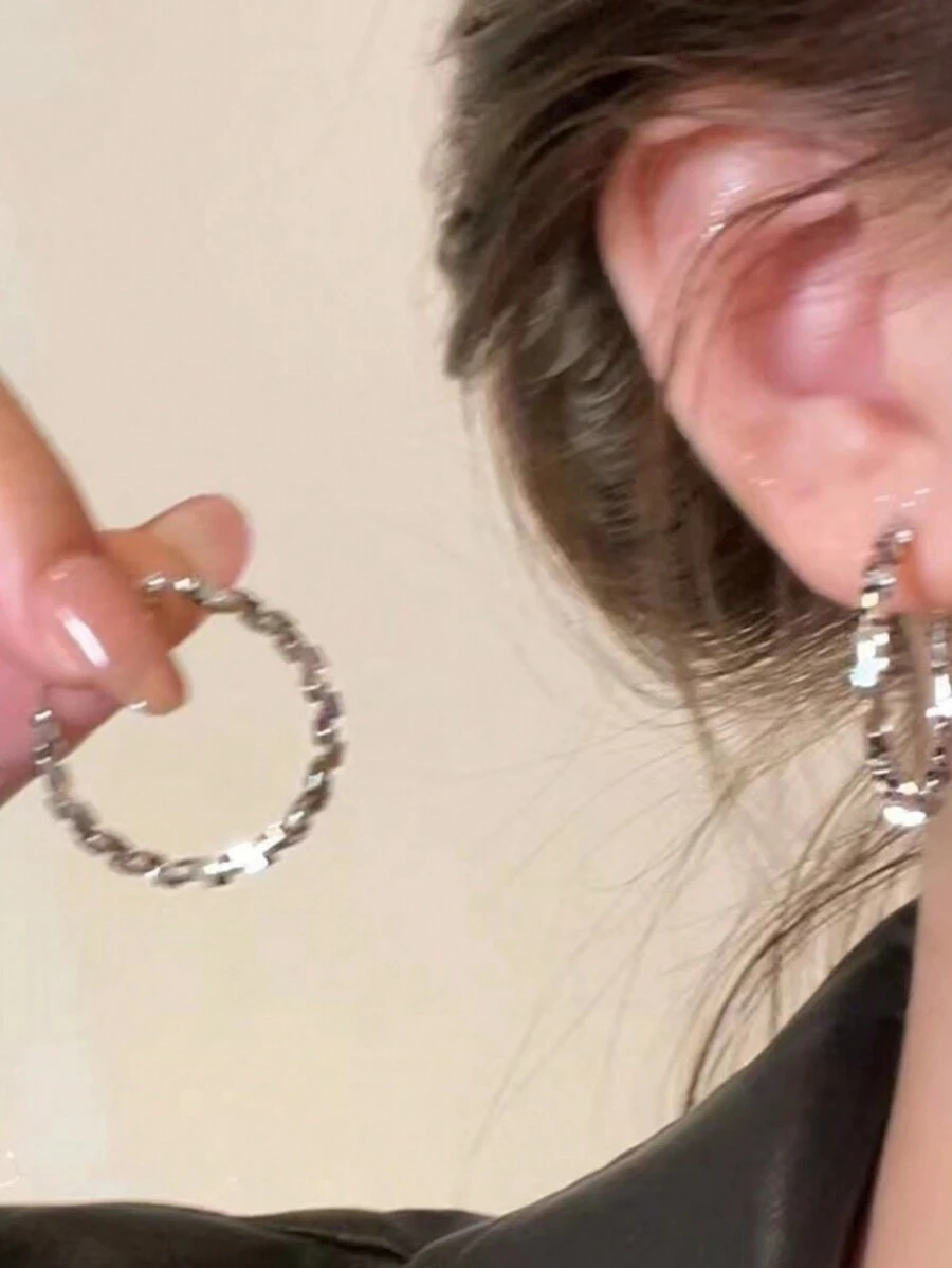 1pair Asymmetrical Circle Shaped Statement Earrings, Luxurious Design With Characteristic Charm - Silver - View 1