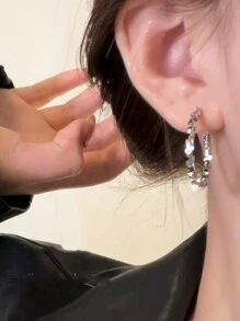 1pair Asymmetrical Circle Shaped Statement Earrings, Luxurious Design With Characteristic Charm - Silver - View 3