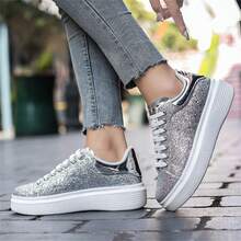 2023秋季女鞋,光澤厚底運動鞋 - 銀色 - 查看 4