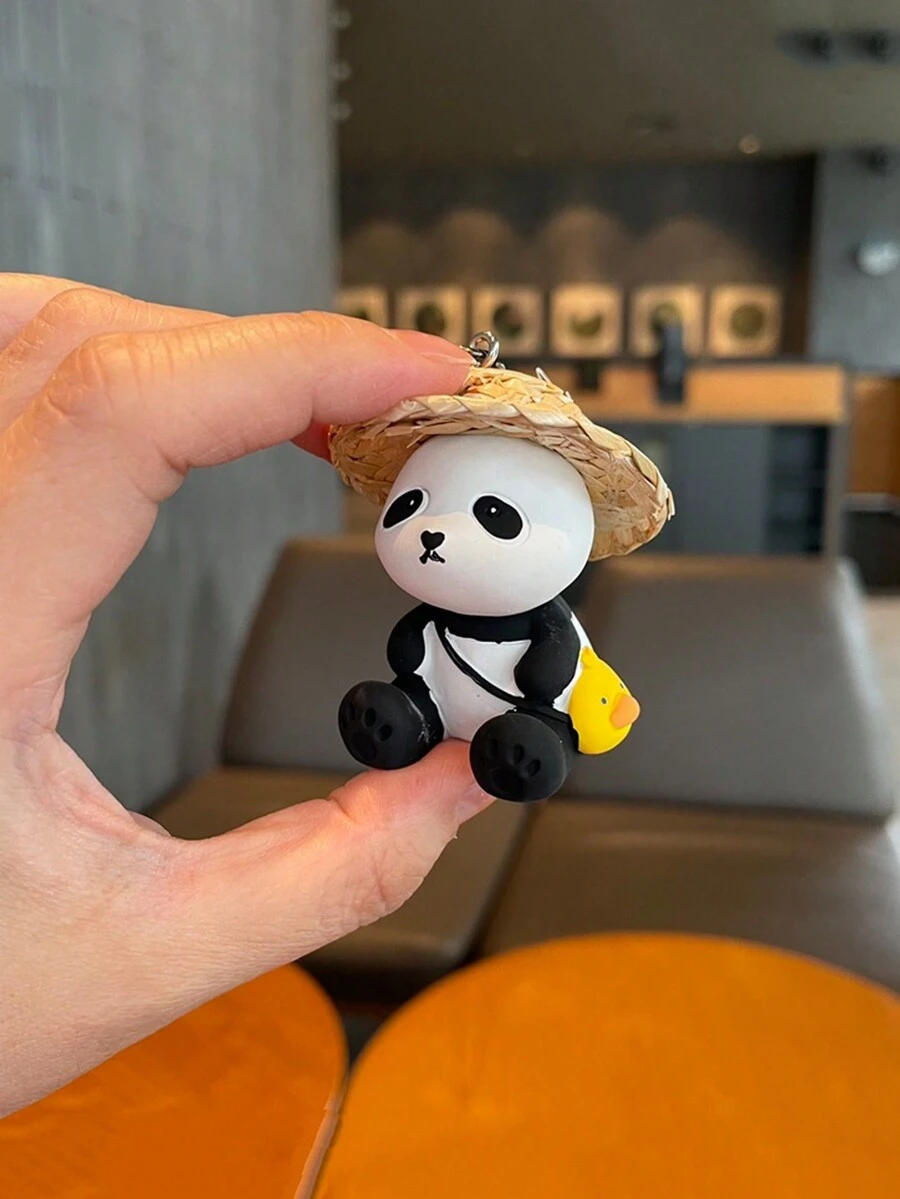 1 件树脂熊猫戴草帽小雕像钥匙扣，时尚包包吊坠装饰，可爱熊猫娃娃包包配饰