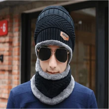 2 件装男士冬季针织帽和围巾套装，内有保暖衬里和厚纱绒球无檐小便帽 - 彩色 - 查看 2