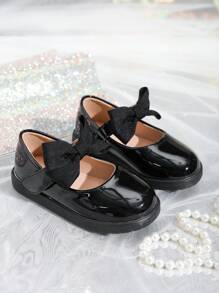 1pair Baby Girls' Mirror Fabric Ankle Strap Flat Shoes With Flower Decoration - Black - View 3