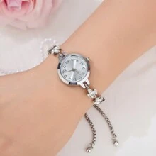 Relógio-bracelete da moda feminino com pulseira de cristal em formato de folha, relógio de quartzo com mostrador pequeno, relógio de pulso casual e da moda, relógio elegante para senhoras como presente de feriado para estudantes retornando à escola