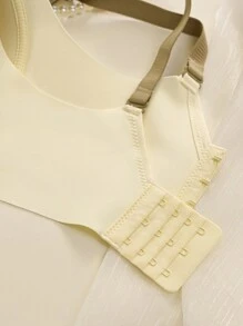 女士米色舒适聚拢文胸，无痕、无钢圈、不下垂、薄款、侧边、C 罩杯