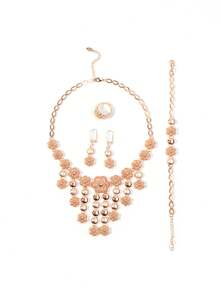 婚禮用婚禮珠寶套裝,包括花朵項鍊、耳環、手鍊、戒指,均採用復古中空設計,金色