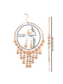 婚禮用婚禮珠寶套裝,包括花朵項鍊、耳環、手鍊、戒指,均採用復古中空設計,金色