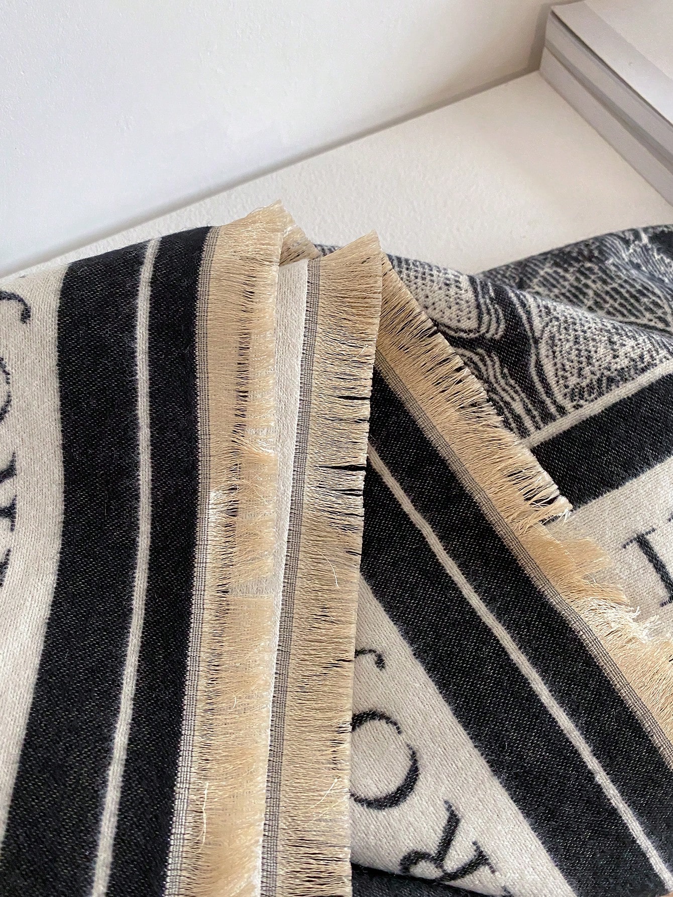 وشاح شال نسائي دافئ من جاكارد بطبعة زهور بالأبيض و...