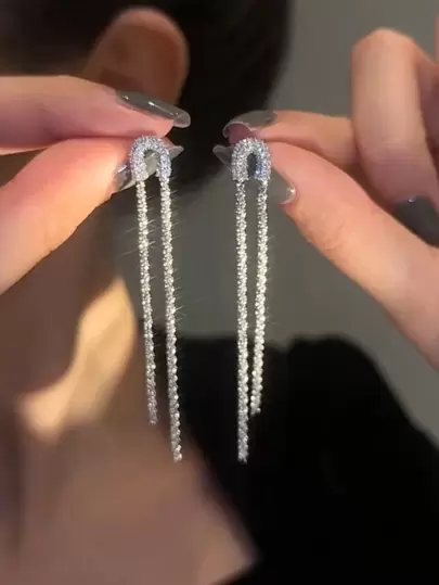 Bông tai lủng lẳng