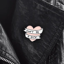 1 Miếng A Màu hồng Tim Pins Tim Trắng Ruy băng Trâm cài Hợp kim Men răng Ghim ve áo Trâm cài Huy hiệu Vải Cái túi Áo khoác denim Vi mô Ba lô Quần áo Phụ kiện Dễ thương - Nhiều màu - Xem 3