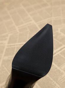 Nuevas botas cortas elegantes color negro para mujer, temporada otoño/invierno 2025. Botas de tobillo con punta puntiaguda y tacón grueso, ideales para el otoño