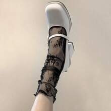 1雙日式風蕾絲花卉圖案中筒襪,薄和鏤空,短襪子適用於瑪麗珍鞋在夏天