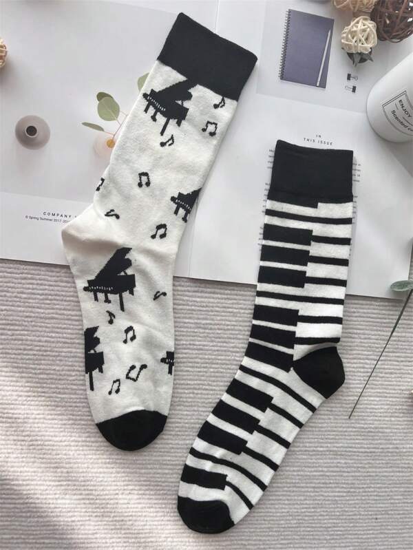 1pair Creative Asymmetric Color Contrast Ab Socks With Piano Note & Cat Print For Men, Mid-calf, Europe & America Style