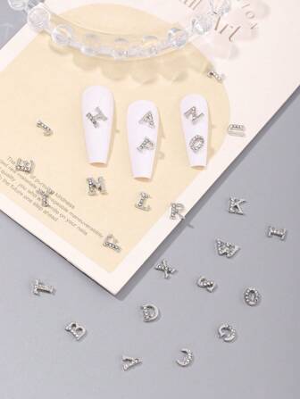 26個 シルバーライト ラグジュアリー レター アロイ ラインストーン ネイルアート パッチ ダイヤモンド 満載 DIY シンプル デコレーション ライトラグジュアリー シンプルウィンド ネイル メタルフラッシュドリル、アロイメタルテクスチャー DIYネイルモールディングデコレーション、ネイルラインストーン フェイクネイルデコレーションアクセサリー ネイルチャーム ネイルサプライ ネイルジェム ネイル