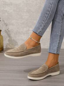 Chaussures pour femmes simples et décontractées de grande taille de style britannique, nouvel automne à bout pointu, confortables et plates, adaptées pour femmes