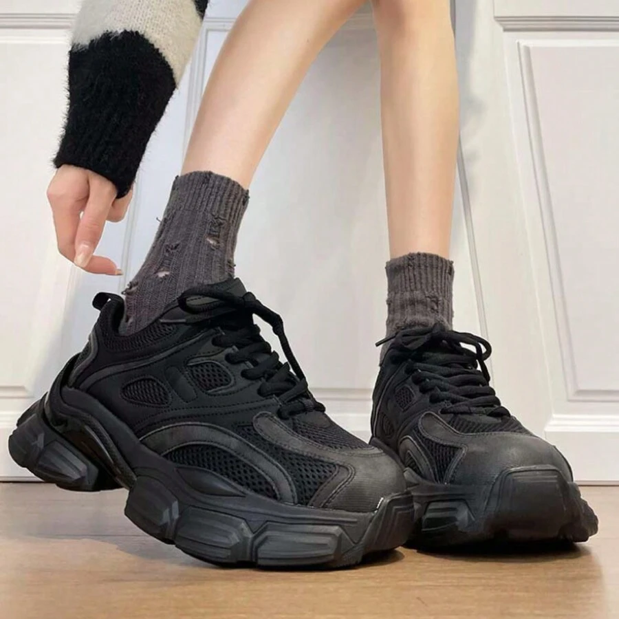 Zapatos de mujer  NUEVO Tenis de deportivas con cordon grueso con letra - Negro - Ver 1