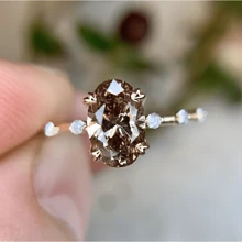 1 件优雅蛋形锆石镶嵌女士戒指，适合日常聚会、生日、订婚等。 - 金色 - 查看 3