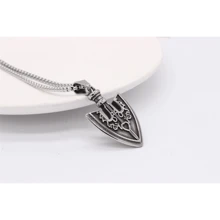 1個時尚盾牌和劍設計的男性鈦鋼墜子項鍊