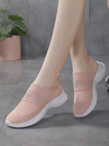 新款大尺碼平底休閒女鞋,透氣網布運動鞋,校園學生運動鞋,耐穿且時尚百搭