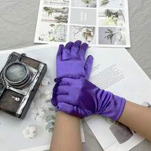 1 雙紫色彈力緞面短手套,適合舞會、宴會、晚會、表演、禮儀招待會等。