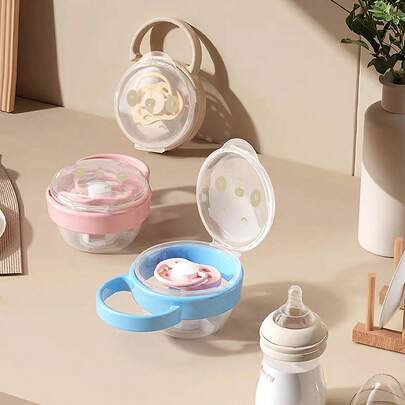 1 件熊猫图案透明 PP 防尘罩/奶嘴夹/防尘罩奶嘴夹套装，精致便携收纳，独立放置收纳盒带挂钩，宝宝卫生。注意：订购时需选择收纳盒/奶嘴夹/套装，颜色随机发送/不含奶嘴。