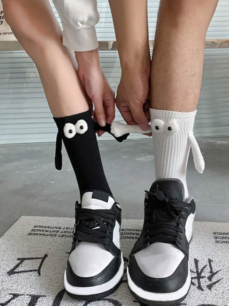 2 雙裝女黑白磁力眼情人手持襪