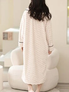 1 件女式珊瑚絨浴袍,可作為家居服穿著,冬季 - 米色 - 查看 4