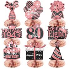 Ein Set mit 9 roségoldenen Tischdekorationen für Geburtstagspartys für 16-, 21-, 30-, 40-, 50-, 60-, 70- und 80-Jährige. Die Dekorationen können als Geburtstagsdekoration für Männer und als funkelnde Tischdekorationen für Frauen verwendet werden. Die Dekoration im Wabenstil ist die perfekte Ergänzung für Tischdekorationen für Geburtstagspartys und das beste Geschenk als Dekorationszubehör für Geburtstagspartys. - Rosenrot - Übersicht 9