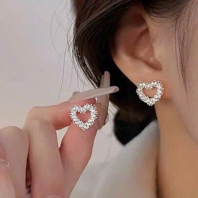 2 piezas Pendientes de tachuela de moda con abertura con adorno de corazón adecuado para de mujeres uso diario