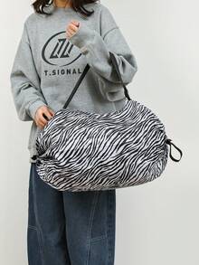 1入15.74in*15.74in*7.87in大容量旅行袋,可摺疊便攜式收納袋,行李袋,健身袋,適用於商務旅行,度假,休閒,戶外,迷彩,帶手提帶 - 黑與白 - 查看 4