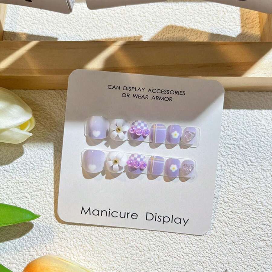 Quà tặng trở lại trường - Nâng cấp diện mạo của bạn với 12 miếng dán móng tay hoạt hình dễ thương có keo dán - Kích thước nhỏ cho trẻ em - Quà tặng Giáng sinh/Halloween - Không thấm nước - Có đính đá giả và thiết kế móng tay giả Bộ dụng cụ làm móng - Màu tím  Violet - Xem 1