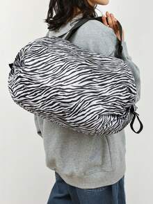 1入15.74in*15.74in*7.87in大容量旅行袋,可摺疊便攜式收納袋,行李袋,健身袋,適用於商務旅行,度假,休閒,戶外,迷彩,帶手提帶 - 黑與白 - 查看 5