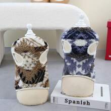 1件北歐風格棕色羊皮毛材質背開設計,雪花圖案保暖寵物馬甲,適用於9公斤以下的小狗/貓,室內/室外步行,防寒防脫毛 - 棕色 - 查看 10