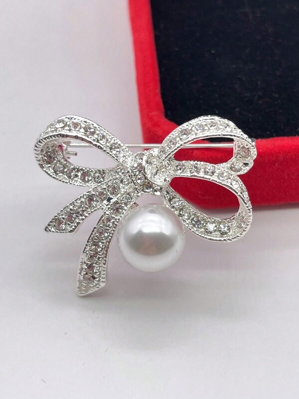 1pc Japanese Style Cute Bowknot Brooch, Prevent The Clothes From Slipping, Decorate The Coat, Suit, Or Dress Valentines