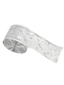 1個ins風格的聖誕屋形燈,帶有可愛的女孩形象,配有燈飾,用於聖誕裝飾