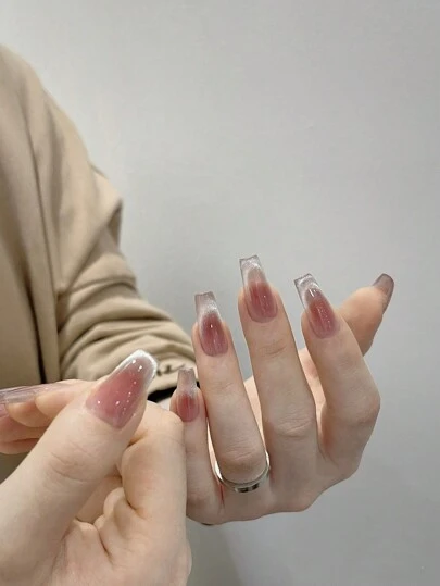 30件中长款棺材按压式美甲套装，带法式尖头、猫眼、笑脸图案，适合派对、婚礼、日常穿着等各种场合。包含1件果冻凝胶和1件缓冲块美甲用品