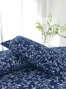 2-3入組花卉印花床上用品套件，其中包含一張床單和兩個枕套 (床單深度: 30公分) - 藍底枝椏 - 查看 7