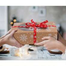 6 包/12 包,帶窗聖誕餅乾盒(7.09*4.72*1.97 英寸)。帶油紙和絲帶的牛皮紙麵包盒,節日送禮紙杯蛋糕盒,聖誕派對禮品,聖誕用品 - 彩色 - 查看 2