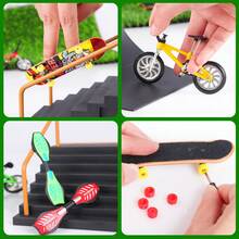 Hxezoc 31 stycken Mini Finger Leksaker Set Finger Skateboards Cyklar Scooter Svängbräda med hjul och verktyg, Mini fingertoppsrörelse Fingerträning för festfavoriter - Multifärgad - Visa 5