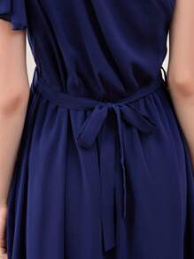 少女优雅不对称肩部荷叶边饰边雪纺连衣裙，下摆不对称，适合户外婚礼、伴娘、表演、派对、晚宴、宴会