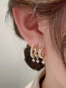 QTHOPE 1對時尚的三層u形珍珠耳環,適合女性日常佩戴 - 金黃色 - 查看 2