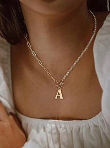 1Pc Stainless Steel Fashionable Jewelry Retro Style Personalized 26 Alphabet Faux Pearl Chain Titanium Steel Letter Necklace Suitable For Women Daily Wear, Best Friend Necklace, Holiday Gift Initial Necklace