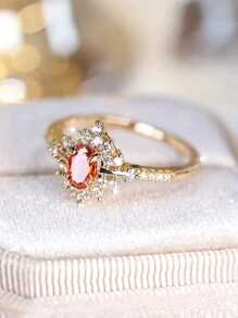 1入組豪華宮廷風紅色的橢圓形裝飾的圓環帶4爪安裝&特別地發亮的方晶鋯石,完美適用於女性婚禮&派對穿戴,理想禮品選擇為妻子