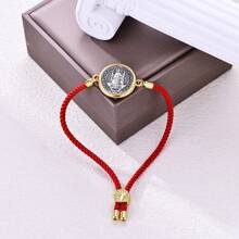 1入組可調節的紅繩手鍊,上面有聖本篤奬章