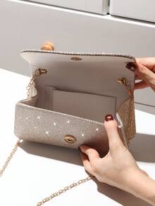 閃爍繽紛,閃亮迷人,優雅精緻的摺疊閃亮面料襟翼手拿包,完美適合晚宴派對、婚禮晚宴、女士聚會等場合使用,為女孩、女人帶來夜晚的光彩,是派對、婚禮、舞會、晚餐、宴會的完美禮物 - 香檳色 - 查看 5