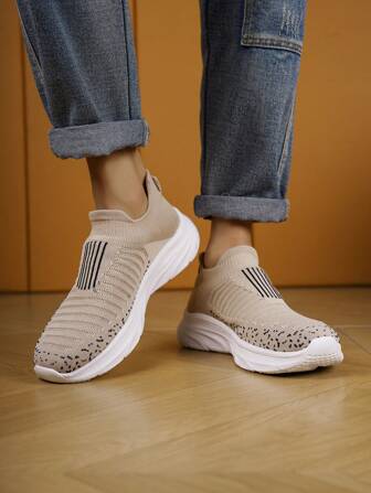 男士新款空心透氣網布輕便運動鞋及襪子鞋