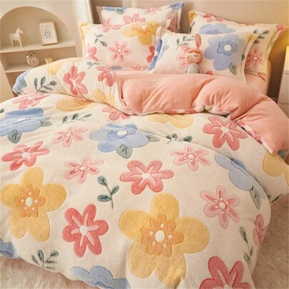 1個粉色雪花絨布被套,印有植物、花朵和卡通圖案。可作為暖毯雙重使用,不包含填充物。適用於春、秋、冬季的臥室寢具。