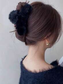 1pc Solid Color Plush Hair Claw Clip For Autumn & Winter Street - Black - View 1